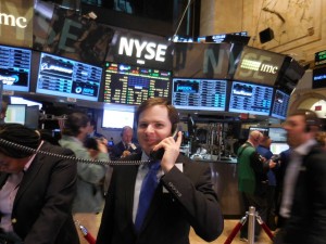 Eine Order an der NYSE aufgeben? Alois Alexander versucht sich als Händler an der NYSE.